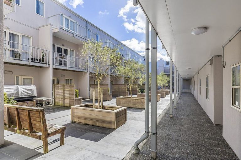 Photo of property in Luxford Villas, 114/72 Herald Street, Berhampore, Wellington, 6023