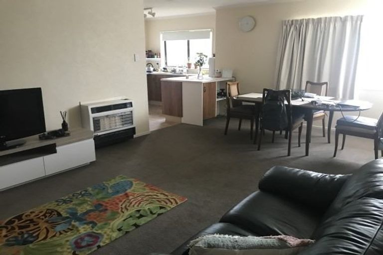 Photo of property in 4 Edgecombe Court, Roslyn, Palmerston North, 4414
