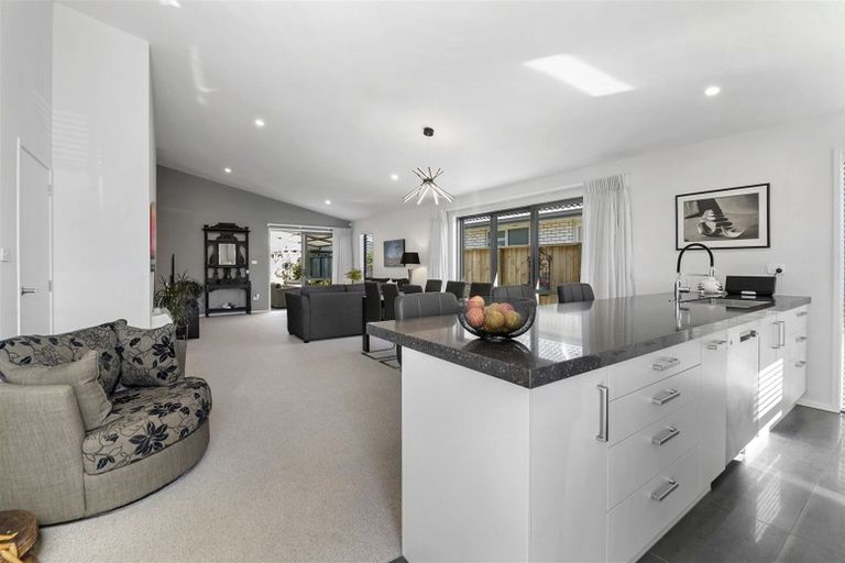 Photo of property in 71 Te Wharo Drive, Papamoa, 3118