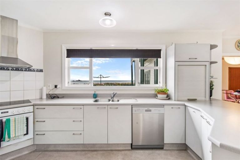 Photo of property in 346 The Esplanade, Island Bay, Wellington, 6023