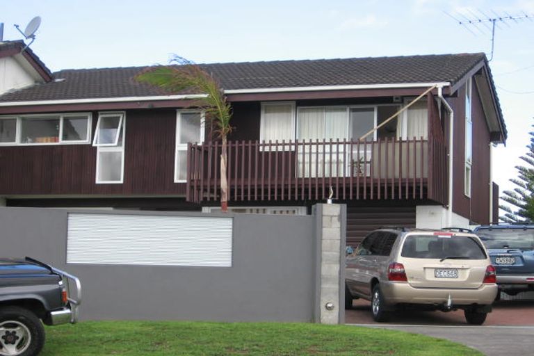 Photo of property in 1/6 Kowhai Road, Campbells Bay, Auckland, 0630