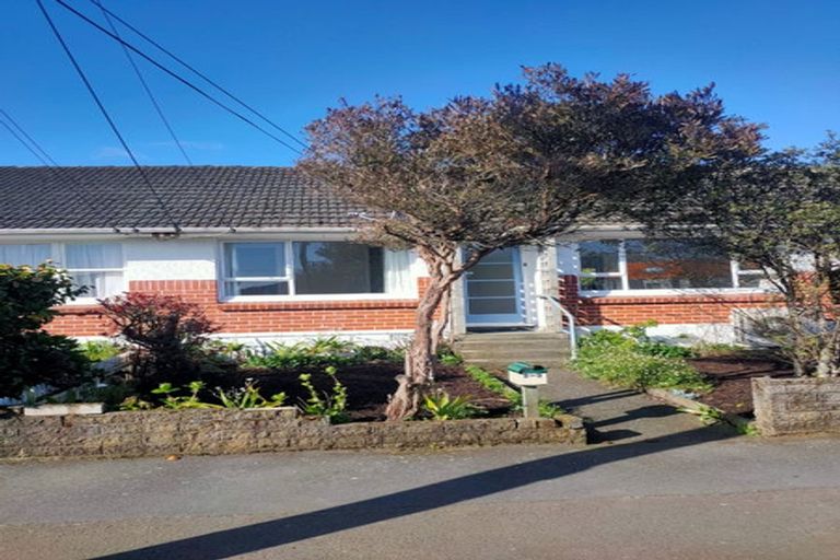 Photo of property in 2/3 Camp Street, Silverstream, Upper Hutt, 5019