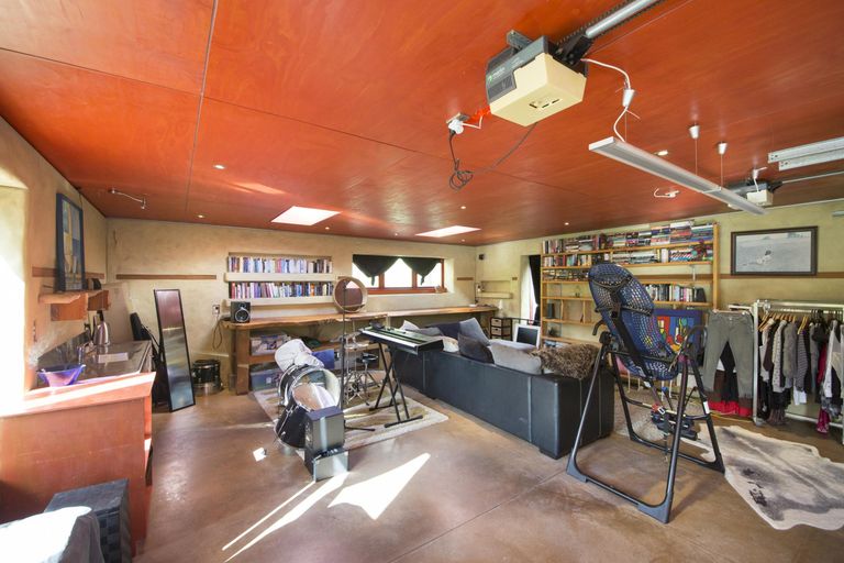 Photo of property in 115 Turitea Road, Fitzherbert, Palmerston North, 4472