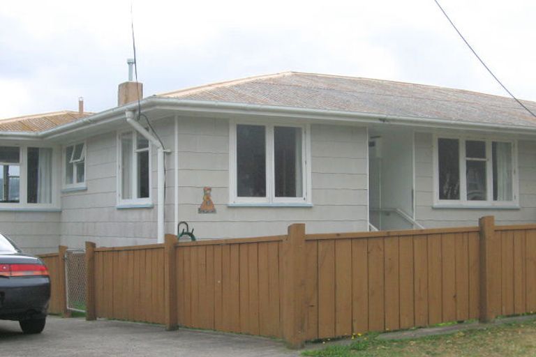 Photo of property in 62 Raukawa Street, Strathmore Park, Wellington, 6022