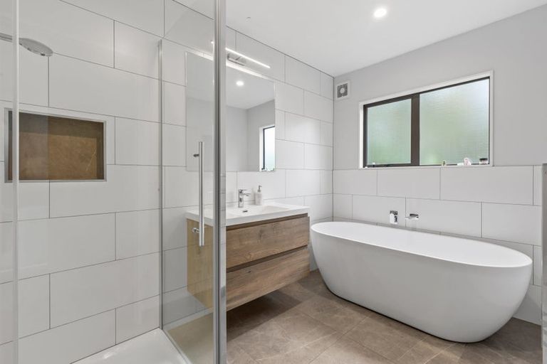 Photo of property in 16 Monkton Close, Greenhithe, Auckland, 0632