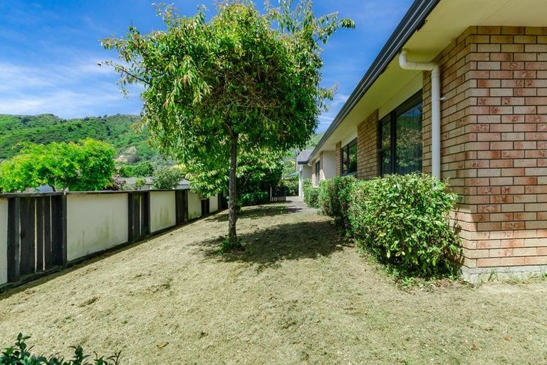 Photo of property in 6 Hemi Street, Waikanae, 5036