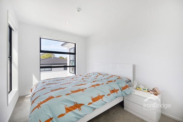 Photo of property in 21a Sovereign Place, Glenfield, Auckland, 0629