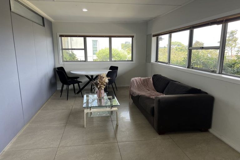 Photo of property in 86 Hadfield Street, Beach Haven, Auckland, 0626