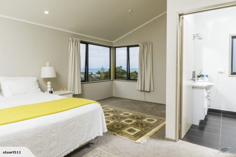 Photo of property in 4/431 East Coast Road, Mairangi Bay, Auckland, 0630