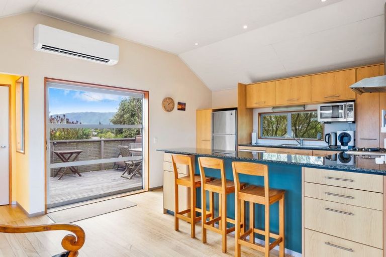 Photo of property in 17 Major Durie Place, Waikanae Beach, Waikanae, 5036