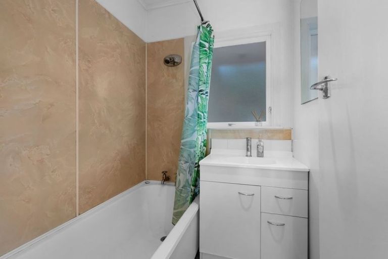 Photo of property in 2/45a Northboro Road, Belmont, Auckland, 0622