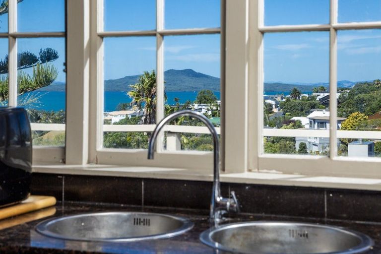 Photo of property in 7 Aberdeen Road, Castor Bay, Auckland, 0620