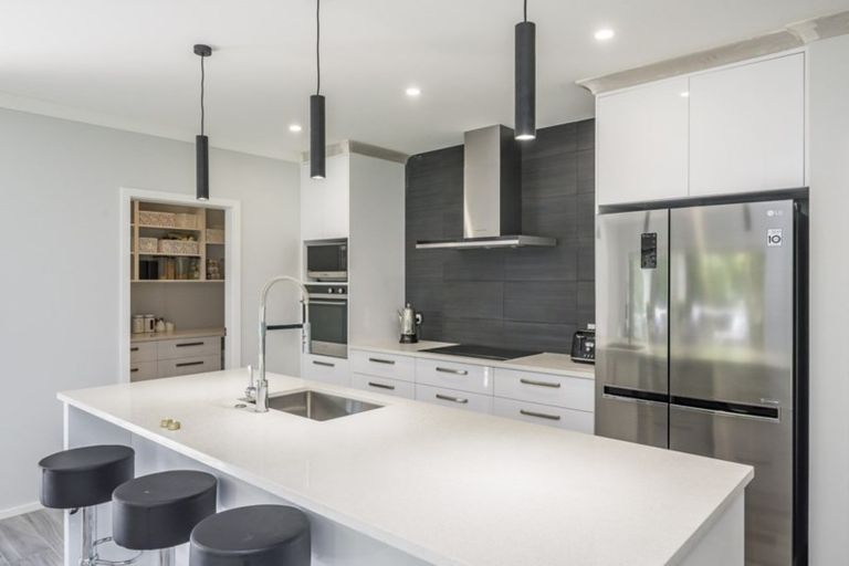 Photo of property in 2 Stoneleigh Grove, Paraparaumu, 5032