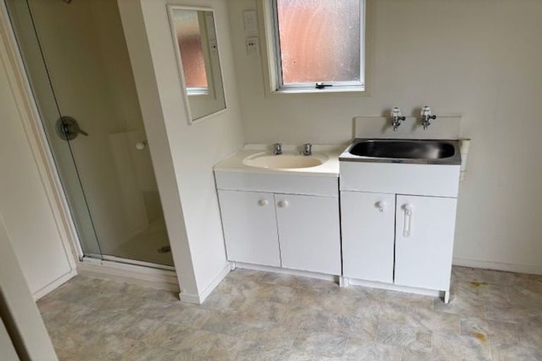 Photo of property in 28 Hiwihau Place, Glenfield, Auckland, 0629