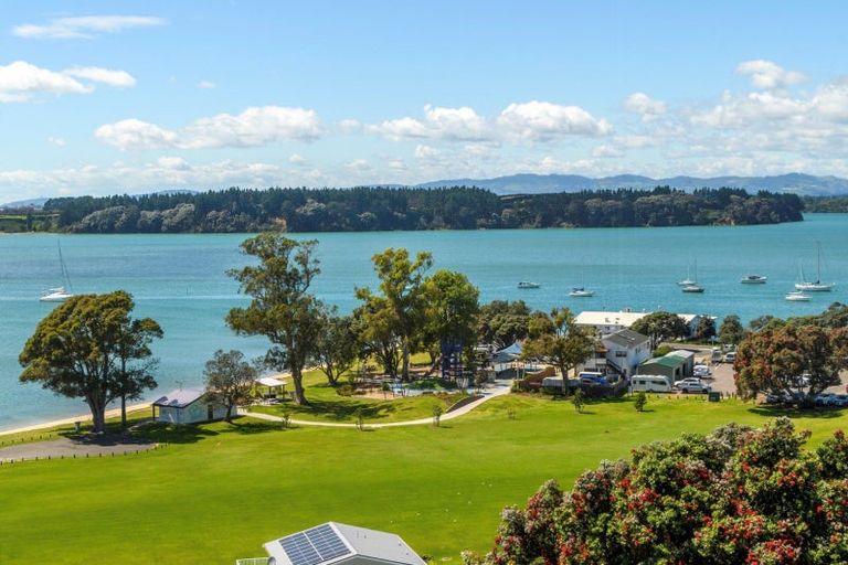 Photo of property in 81 Harbour View Road, Omokoroa, 3114