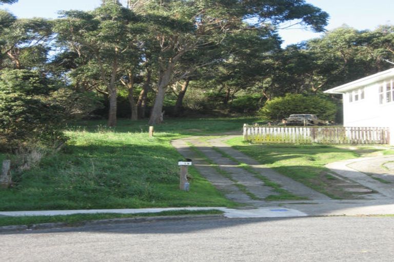 Photo of property in 18 Hollow Close, Titahi Bay, Porirua, 5022