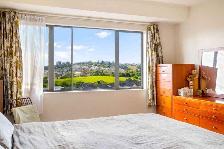 Photo of property in 17/22 Northcross Drive, Oteha, Auckland, 0632