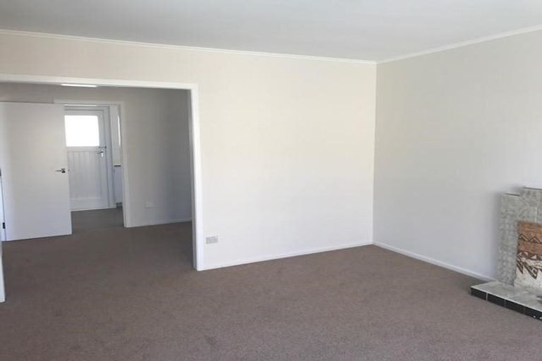 Photo of property in 121 Flanshaw Road, Te Atatu South, Auckland, 0610