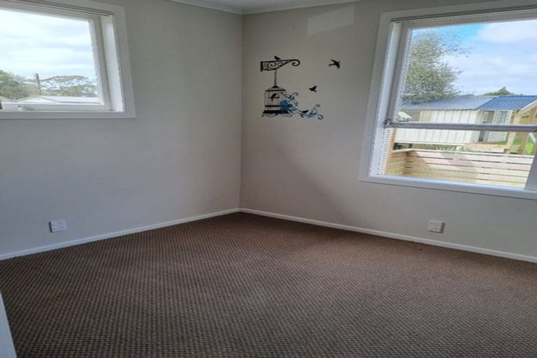 Photo of property in 8 Birdwood Road, Swanson, Auckland, 0612