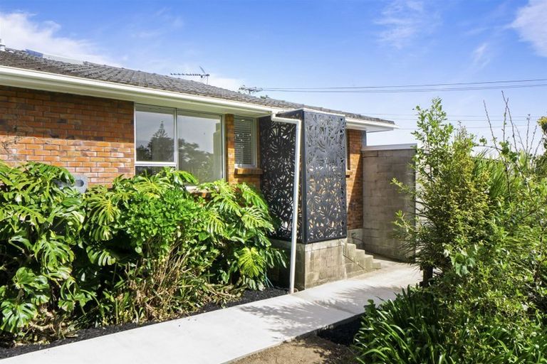 Photo of property in 1/9 John Court Street, Birkenhead, Auckland, 0626