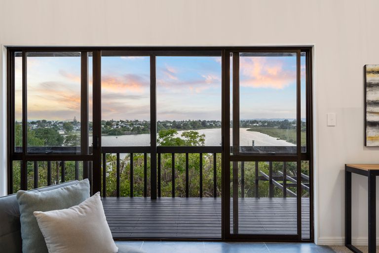 Photo of property in 173 West Harbour Drive, West Harbour, Auckland, 0618