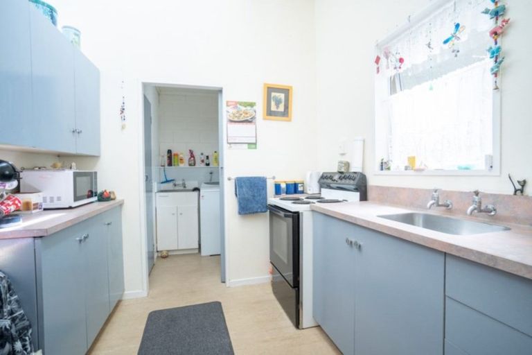 Photo of property in 2-4 Westmere Place, Takaro, Palmerston North, 4412