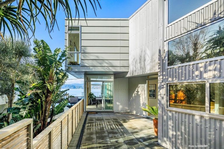 Photo of property in 257 Karaka Bay Road, Karaka Bays, Wellington, 6022