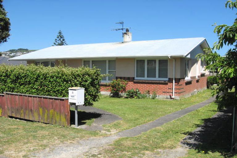 Photo of property in 8 Main Road, Titahi Bay, Porirua, 5022