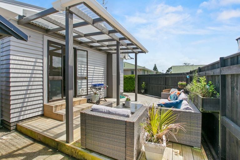 Photo of property in 10 Truby King Street, Merrilands, New Plymouth, 4312
