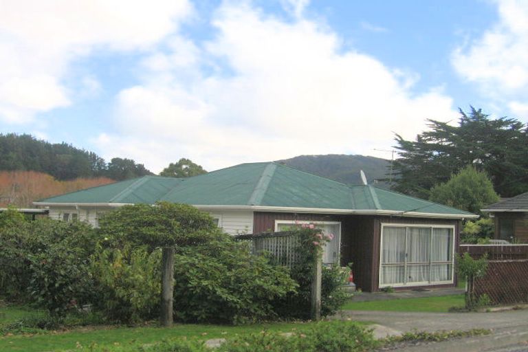 Photo of property in 50 Moores Valley Road, Wainuiomata, Lower Hutt, 5014