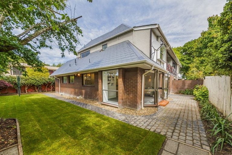 Photo of property in 2/278 Memorial Avenue, Burnside, Christchurch, 8053