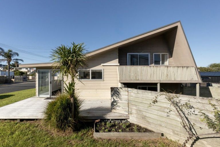 Photo of property in 144 Karewa Parade, Papamoa Beach, Papamoa, 3118