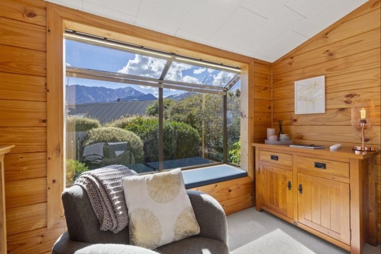 Photo of property in 71 Cedar Drive, Kelvin Heights, Queenstown, 9300