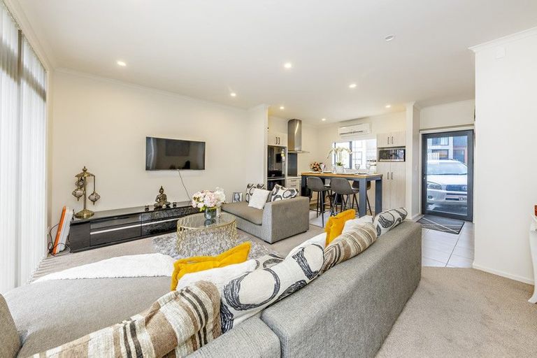 Photo of property in 12 Fermi Lane, Papakura, 2110