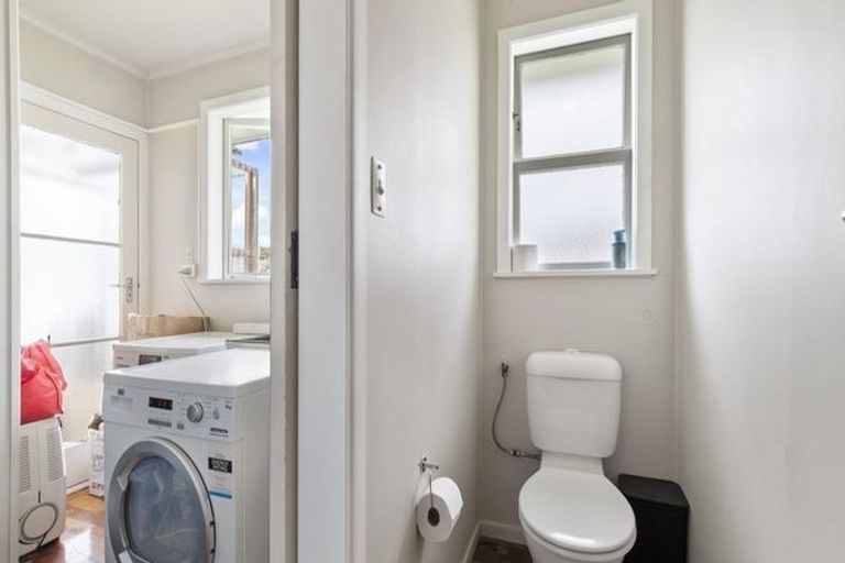 Photo of property in 27 Litten Road, Cockle Bay, Auckland, 2014