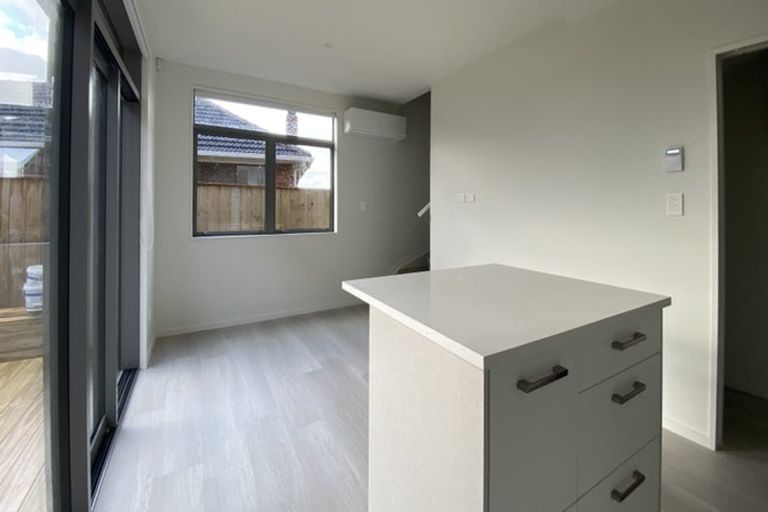 Photo of property in 9/2 Moor Avenue, Te Atatu Peninsula, Auckland, 0610