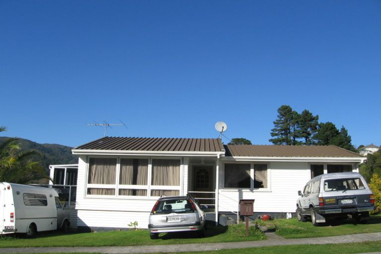 Photo of property in 1 Waipuna Grove, Stokes Valley, Lower Hutt, 5019
