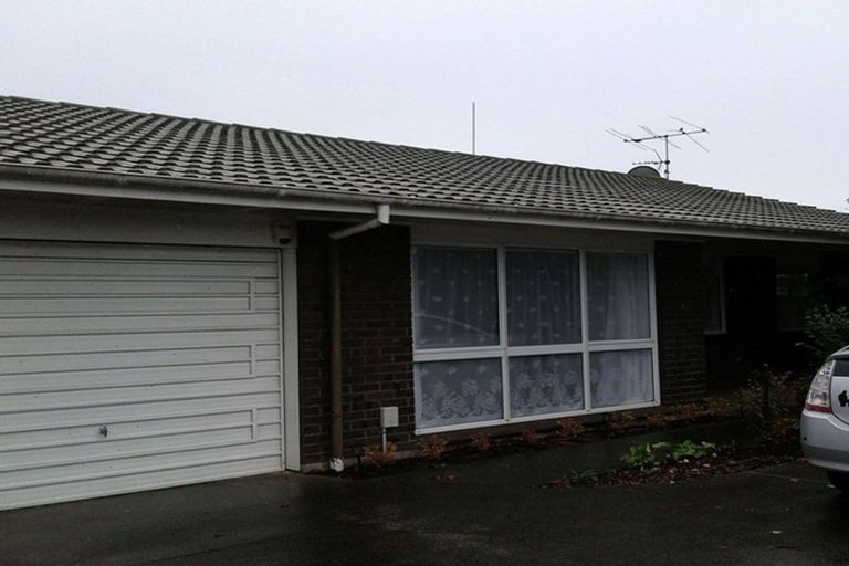 Photo of property in 2/62 Sunderlands Road, Half Moon Bay, Auckland, 2012