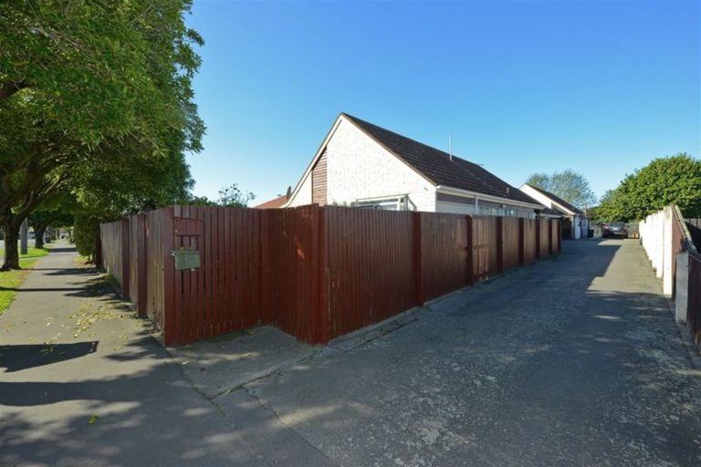 Photo of property in 70 Cutts Road, Russley, Christchurch, 8042