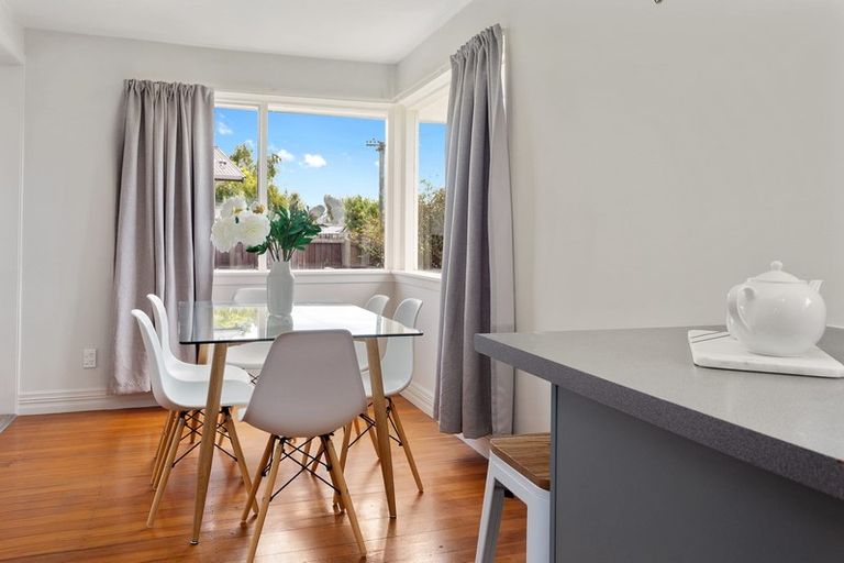 Photo of property in 82 Farquhars Road, Redwood, Christchurch, 8051