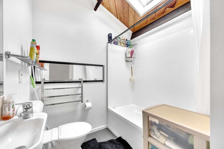 Photo of property in Metro Apartments, 21/220 Thorndon Quay, Pipitea, Wellington, 6011