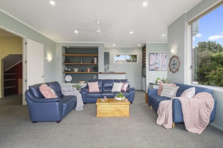 Photo of property in 6 Catania Place, Conifer Grove, Takanini, 2112