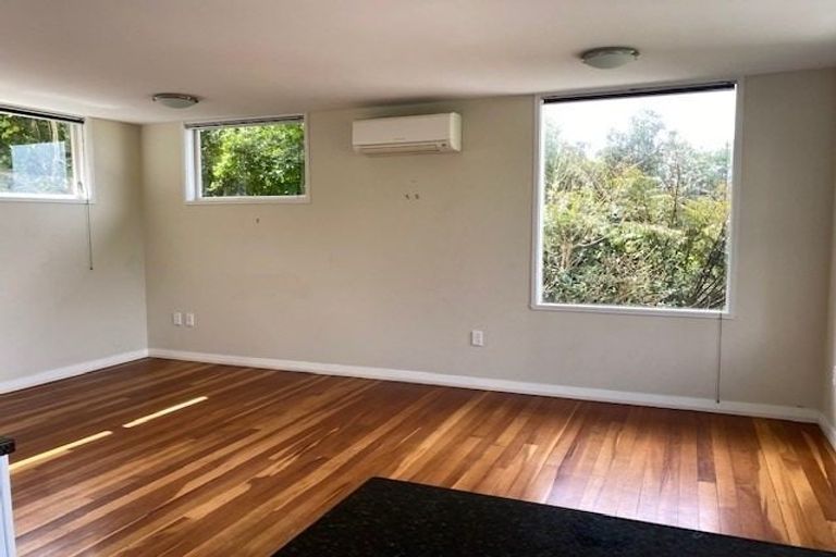 Photo of property in 33a Sugarloaf Road, Brooklyn, Wellington, 6021