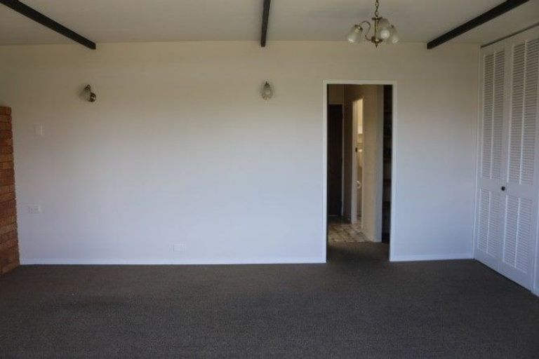 Photo of property in 9 Brightwater Terrace, Terrace End, Palmerston North, 4410