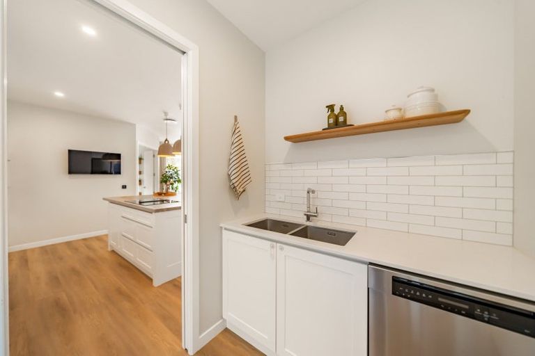 Photo of property in 8 Ramarama Lane, Crofton Downs, Wellington, 6035