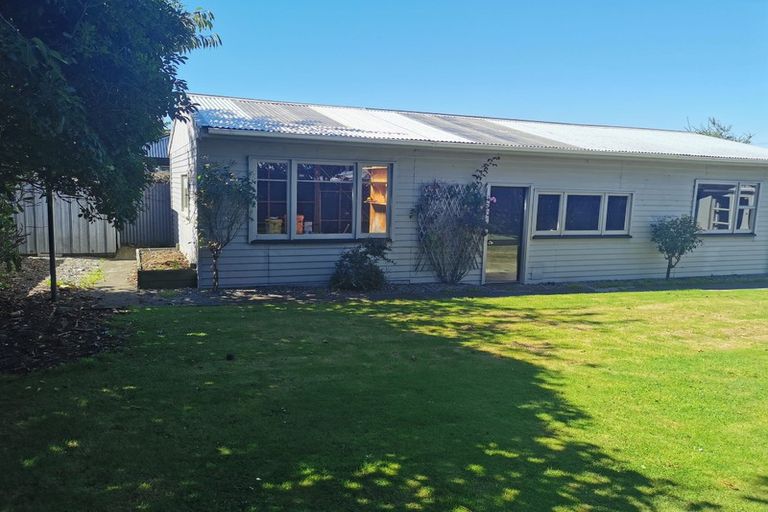 Photo of property in 14 Holloway Street, Waikiwi, Invercargill, 9810