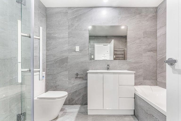 Photo of property in 43c Fitzherbert Avenue, West Harbour, Auckland, 0618