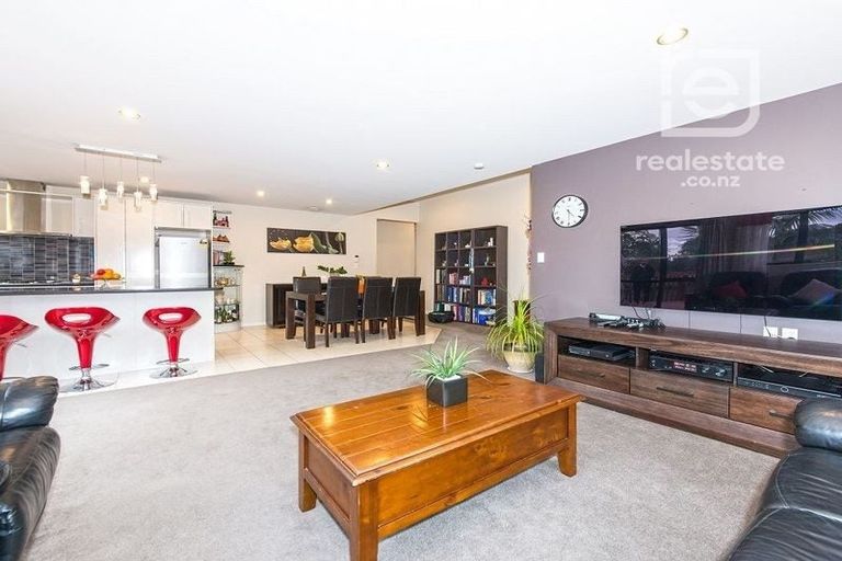 Photo of property in 59 South Kensington Way, Henderson, Auckland, 0612