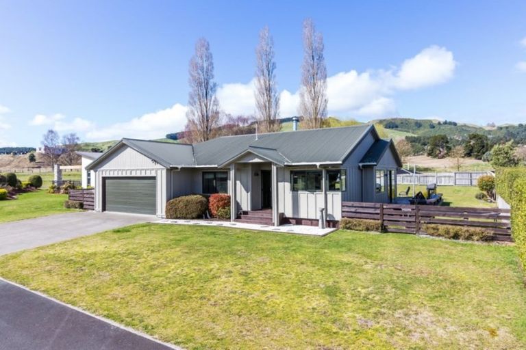 Photo of property in 120 Kinloch Road, Kinloch, Taupo, 3377
