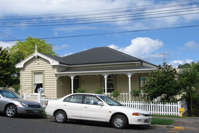 Photo of property in 12 Garden Terrace, Devonport, Auckland, 0624